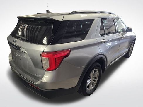 Used 2024 Ford Explorer XLT w/ Equipment Group 202A image 7