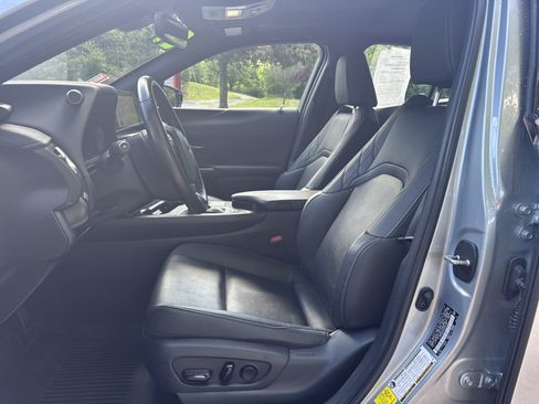 Used 2024 Lexus UX 250h AWD w/ Premium Package image 12
