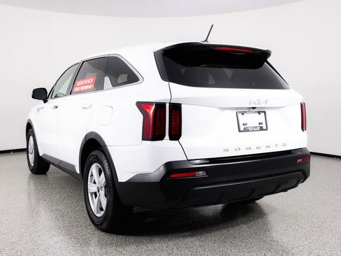 Used 2022 Kia Sorento LX image 7