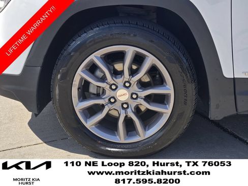Used 2024 GMC Terrain SLT AWD/4WD image 17