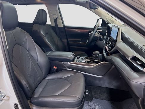 Used 2025 Toyota Highlander Platinum AWD/4WD image 29