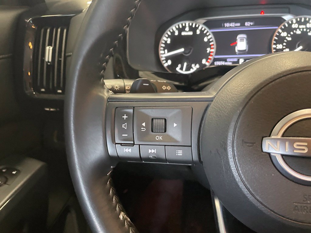 Certified 2025 Nissan Pathfinder SV FWD image 12