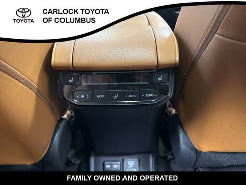 Used 2023 Toyota Highlander Platinum image 19