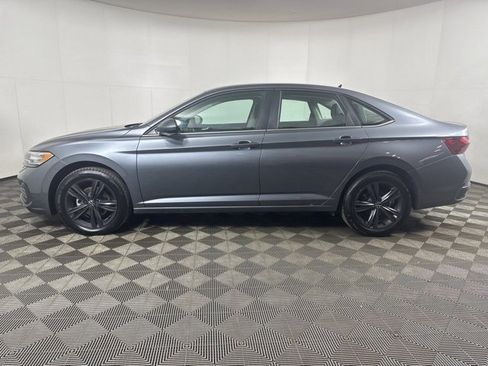 Certified 2024 Volkswagen Jetta SE image 7