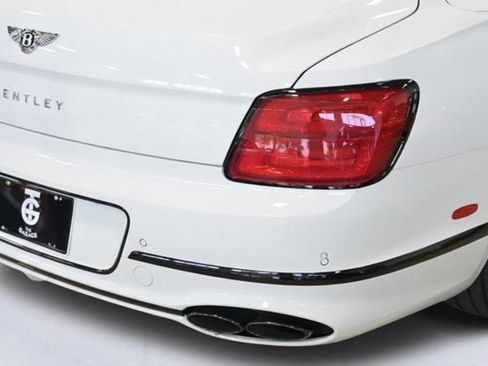 Used 2024 Bentley Flying Spur V8 AWD/4WD image 11