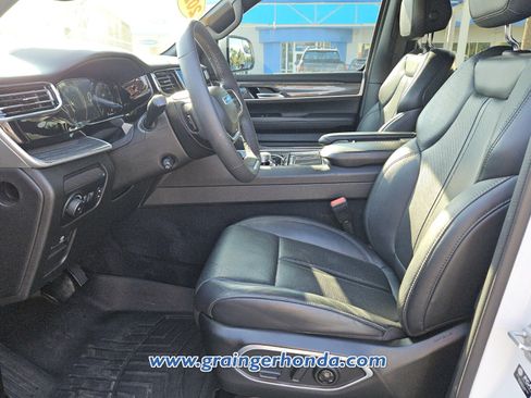 Used 2022 Jeep Wagoneer Series III w/ Flexible Seating Group RWD image 10