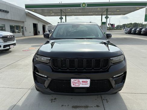 Used 2023 Jeep Grand Cherokee Limited w/ Black Appearance Package AWD/4WD image 3