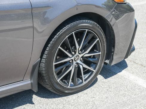 Used 2022 Toyota Camry SE w/ Carpet Mat Package (TMS) FWD image 11