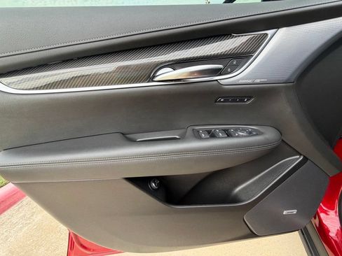Used 2024 Cadillac XT6 Sport AWD/4WD image 12