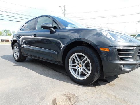 Used 2018 Porsche Macan AWD/4WD image 7
