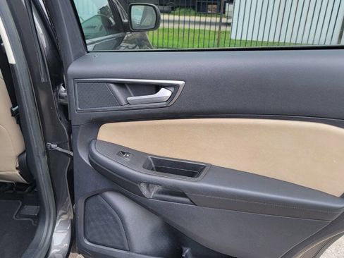 Used 2019 Ford Edge SE FWD image 34