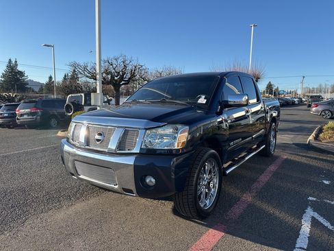 Used 2007 Nissan Titan SE w/ Chrome Pkg W/Pwr Bench image 3