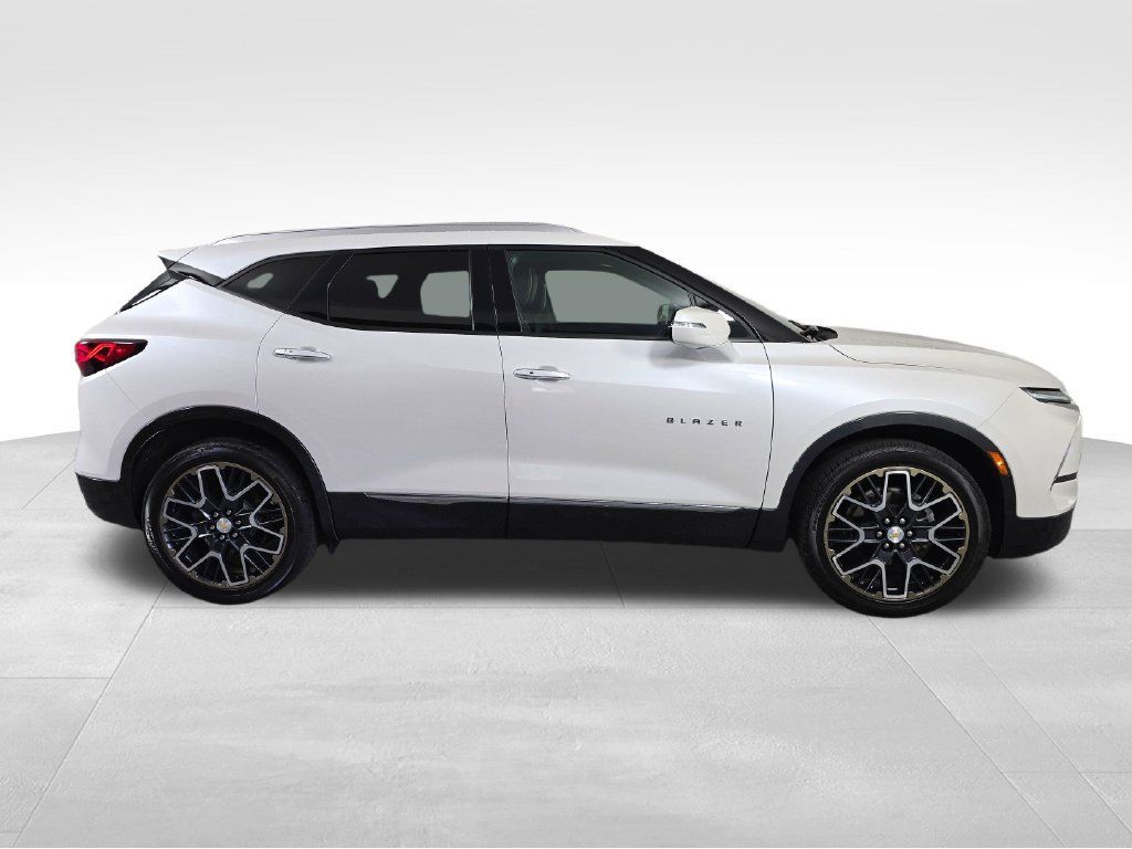Used 2023 Chevrolet Blazer Premier AWD/4WD image 8