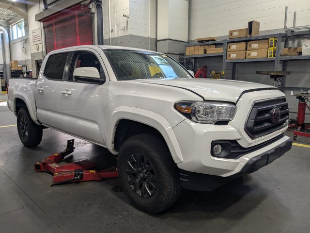 Certified 2022 Toyota Tacoma SR5 RWD image 1