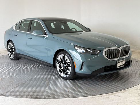 Used 2026 BMW 540i xDrive w/ Executive Package AWD/4WD image 7