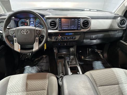 Certified 2022 Toyota Tacoma SR5 AWD/4WD image 8