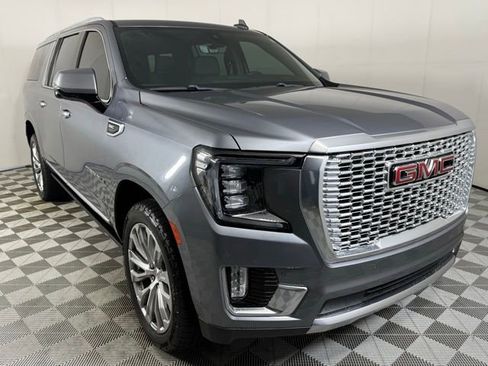 Used 2022 GMC Yukon XL Denali w/ Advanced Technology Package image 9