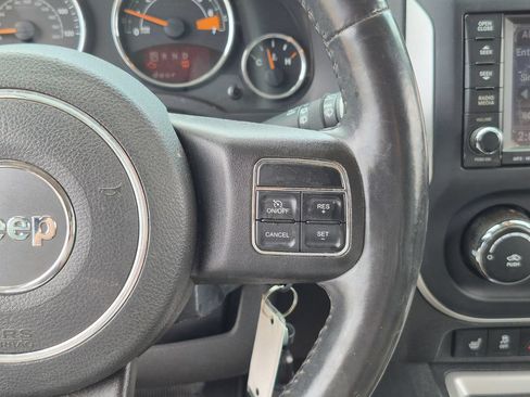 Used 2014 Jeep Compass Latitude FWD image 21