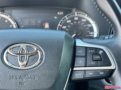 Certified 2025 Toyota Highlander LE FWD image 24