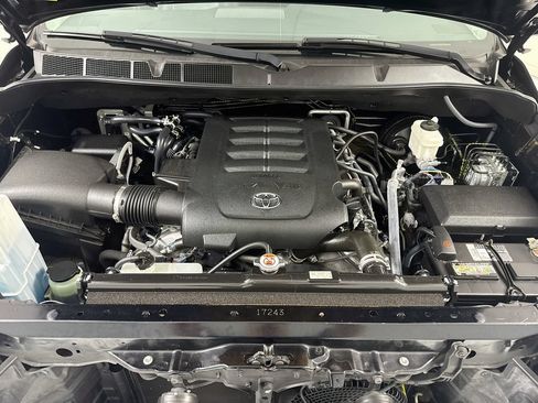Used 2018 Toyota Sequoia TRD Sport AWD/4WD image 32