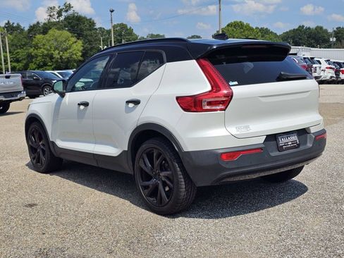Used 2022 Volvo XC40 T5 R-Design w/ Advanced Package AWD/4WD image 14