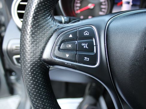 Used 2018 Mercedes-Benz GLC 300 4MATIC image 10