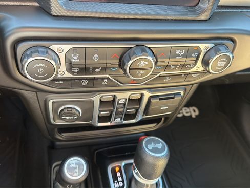 Used 2021 Jeep Wrangler Unlimited Sahara AWD/4WD image 23