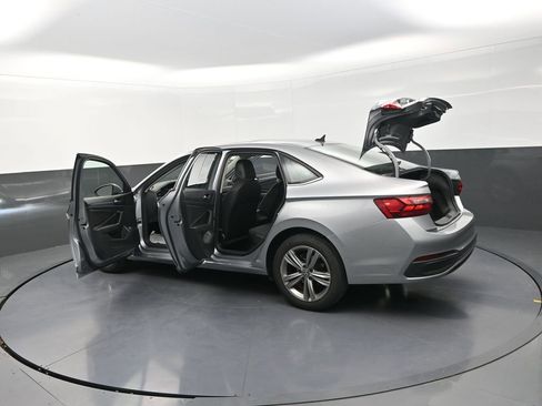 Used 2024 Volkswagen Jetta SE image 35