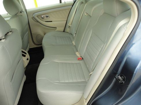 Used 2018 Ford Taurus SE image 10