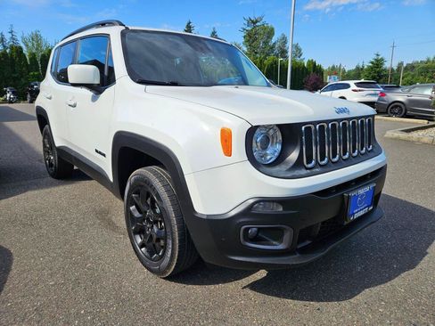 Used 2017 Jeep Renegade Latitude AWD/4WD image 6