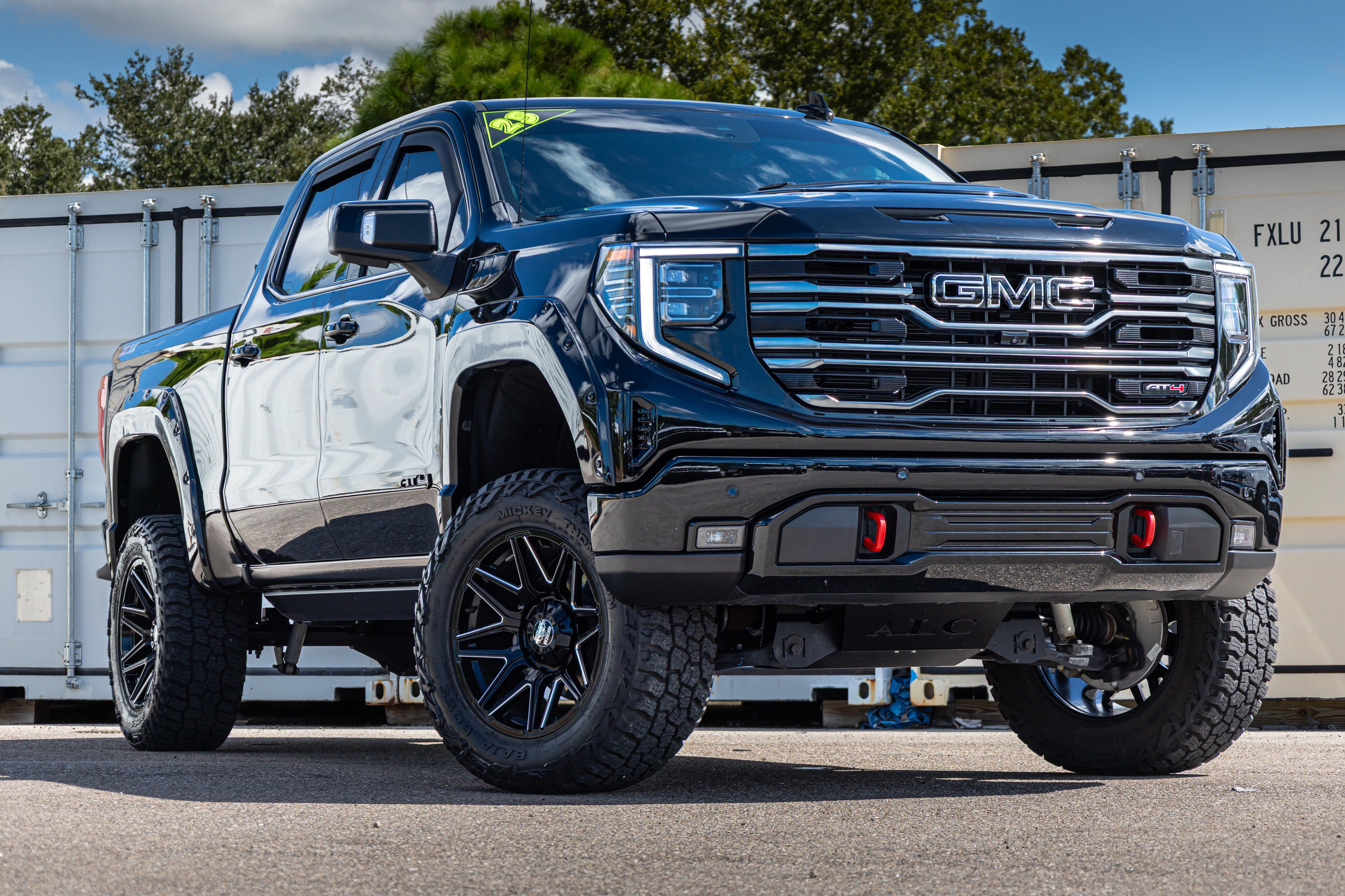 Used 2025 GMC Sierra 1500 AT4 w/ Technology Package AWD/4WD image 1