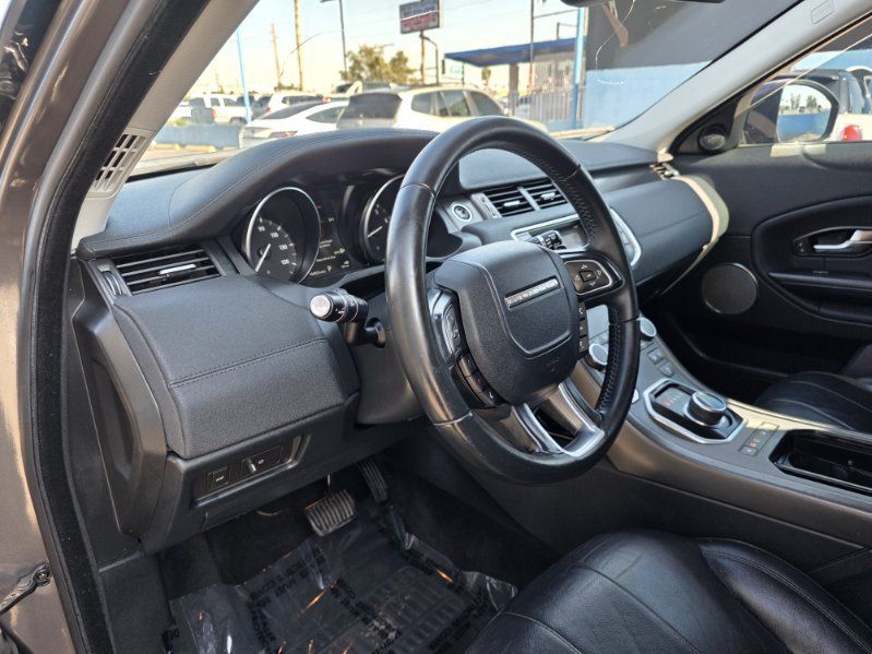 Used 2019 Land Rover Range Rover Evoque SE AWD/4WD image 11