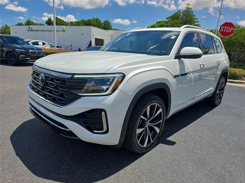 Used 2024 Volkswagen Atlas SEL Premium R-Line AWD/4WD image 8