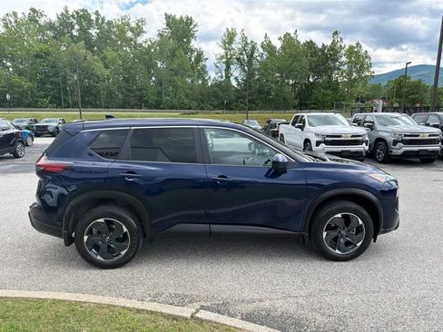 Used 2025 Nissan Rogue SV AWD/4WD image 4