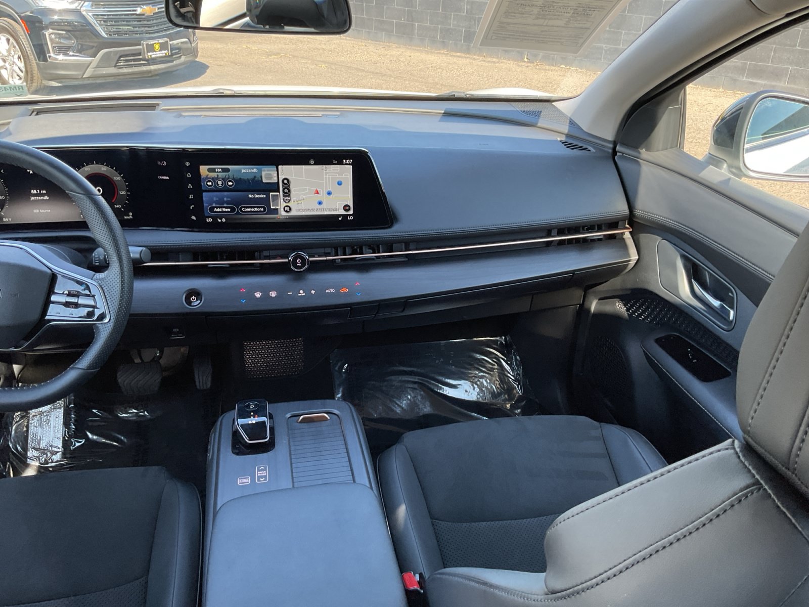 Used 2024 Nissan Ariya FWD image 16