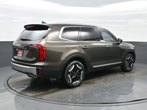 Used 2024 Kia Telluride S image 6