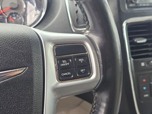 Used 2011 Chrysler Town & Country Limited FWD image 34
