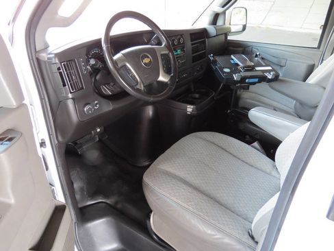 Used 2016 Chevrolet Express 3500 image 74