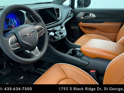 Used 2026 Chrysler Pacifica Pinnacle image 15