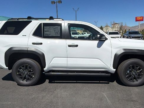 New 2026 Toyota 4Runner SR5 AWD/4WD image 2