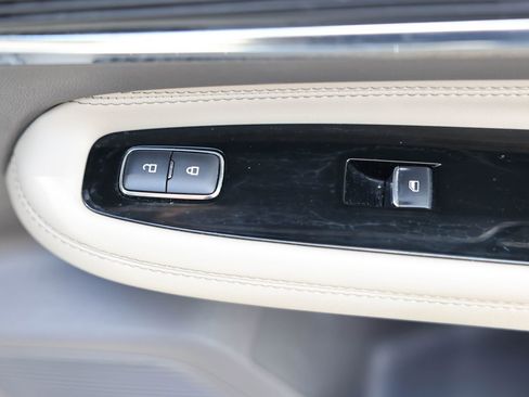 Used 2022 Lincoln Corsair AWD w/ Premium Package image 12