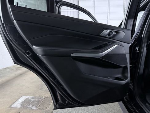 Used 2022 BMW X7 xDrive40i w/ M Sport Package image 26