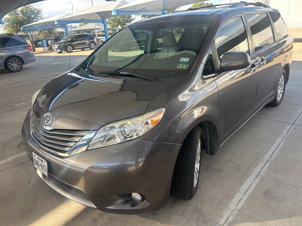 Used 2011 Toyota Sienna XLE FWD image 2