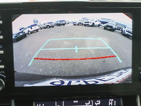 Used 2023 Toyota Sienna LE image 57