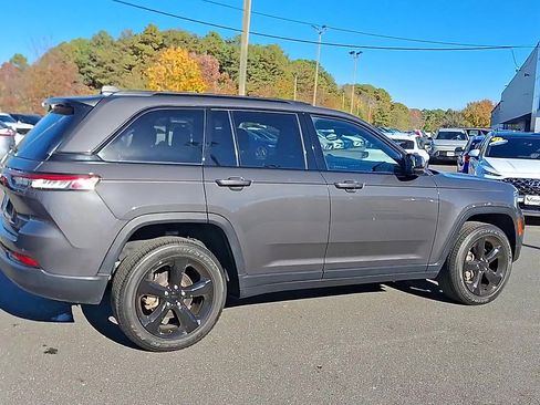 Used 2023 Jeep Grand Cherokee Altitude image 2