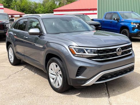 Used 2021 Volkswagen Atlas Cross Sport SE w/ Panoramic Sunroof Package image 2