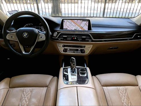 Used 2022 BMW 750i xDrive w/ Executive Package image 15