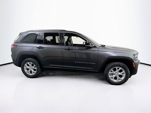 Used 2023 Jeep Grand Cherokee Limited AWD/4WD image 4