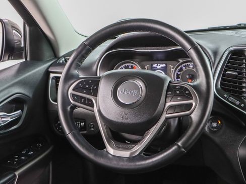 Used 2019 Jeep Cherokee Latitude Plus w/ Comfort/Convenience Group image 12