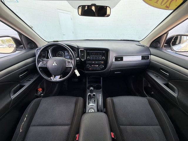 Used 2016 Mitsubishi Outlander ES AWD/4WD image 12